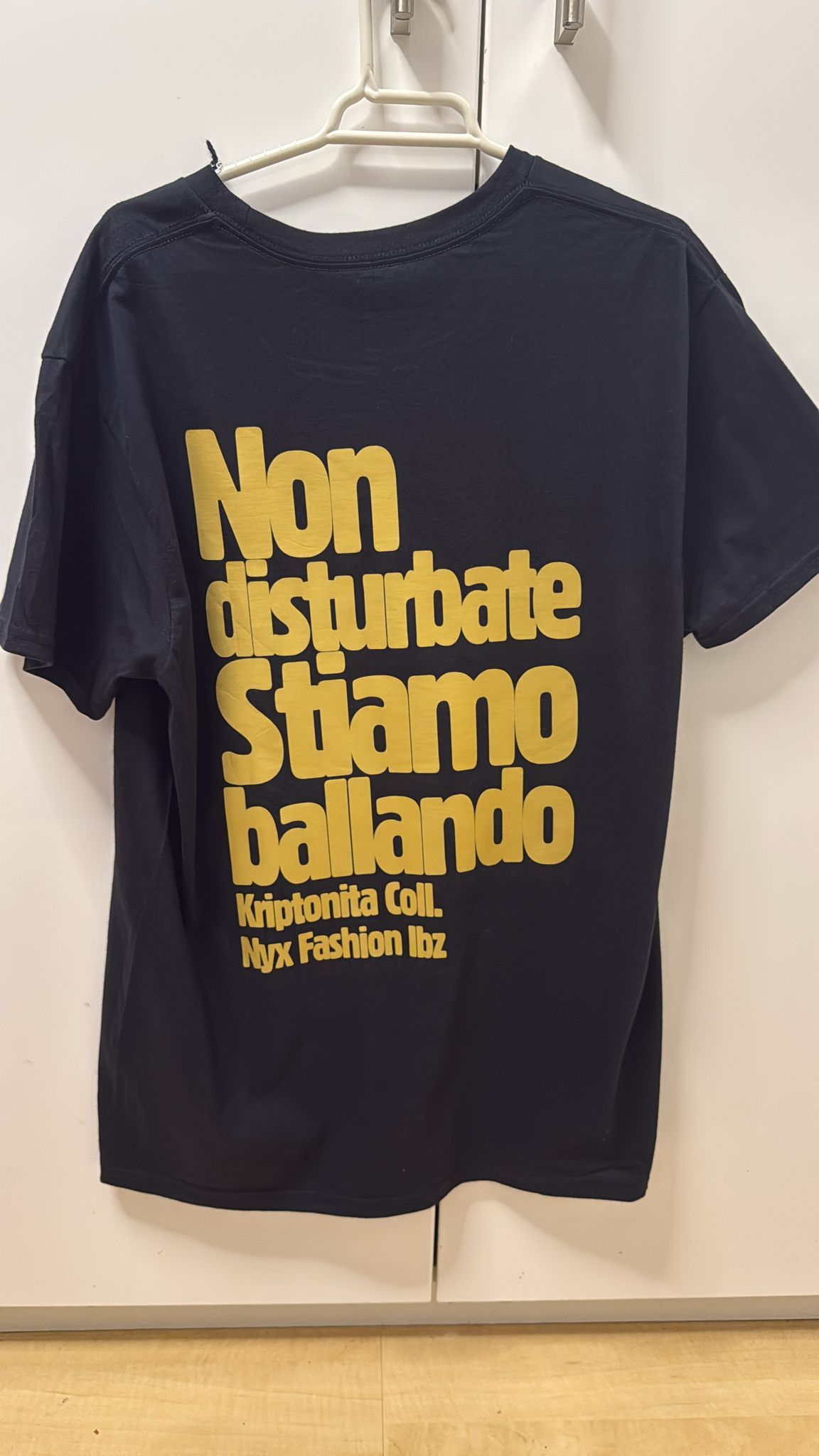 Camiseta  non disturbate stiamo ballando Kriptonita Coll.
