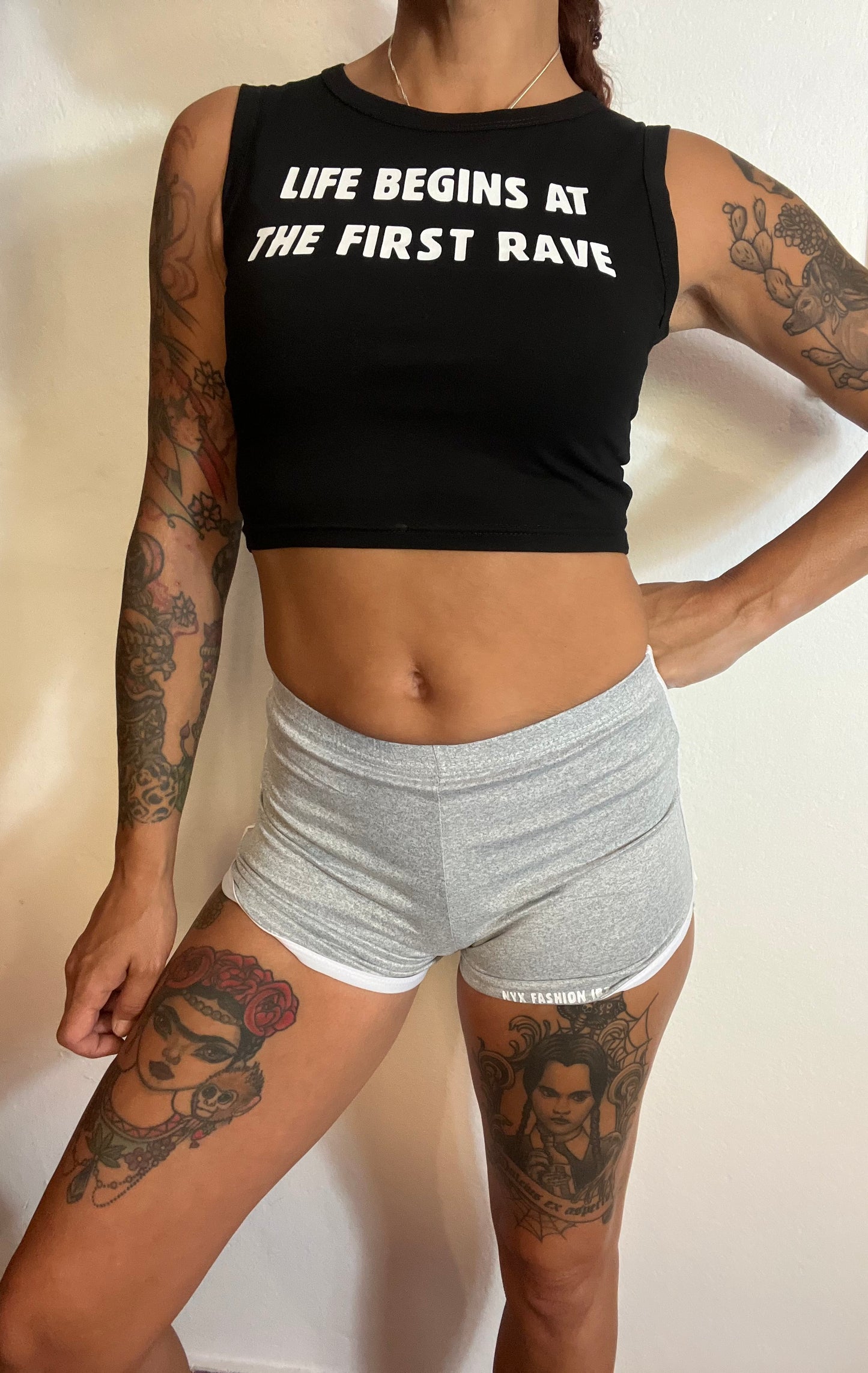 Top corto life begins at the First rave de Nyx Fashion Ibz