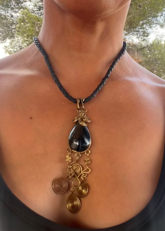 Precioso collar trenzado negro cuero vegano dije obsidiana hecho a mano