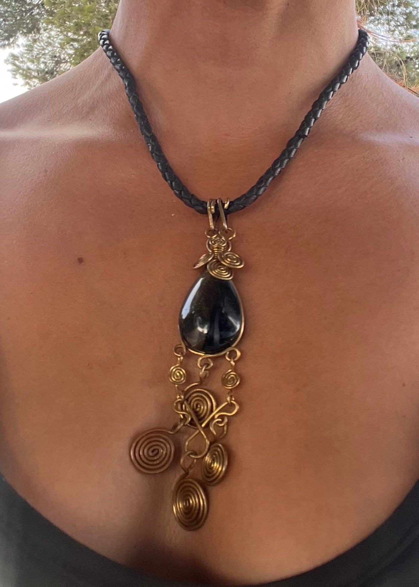 Precioso collar trenzado negro cuero vegano dije obsidiana hecho a mano