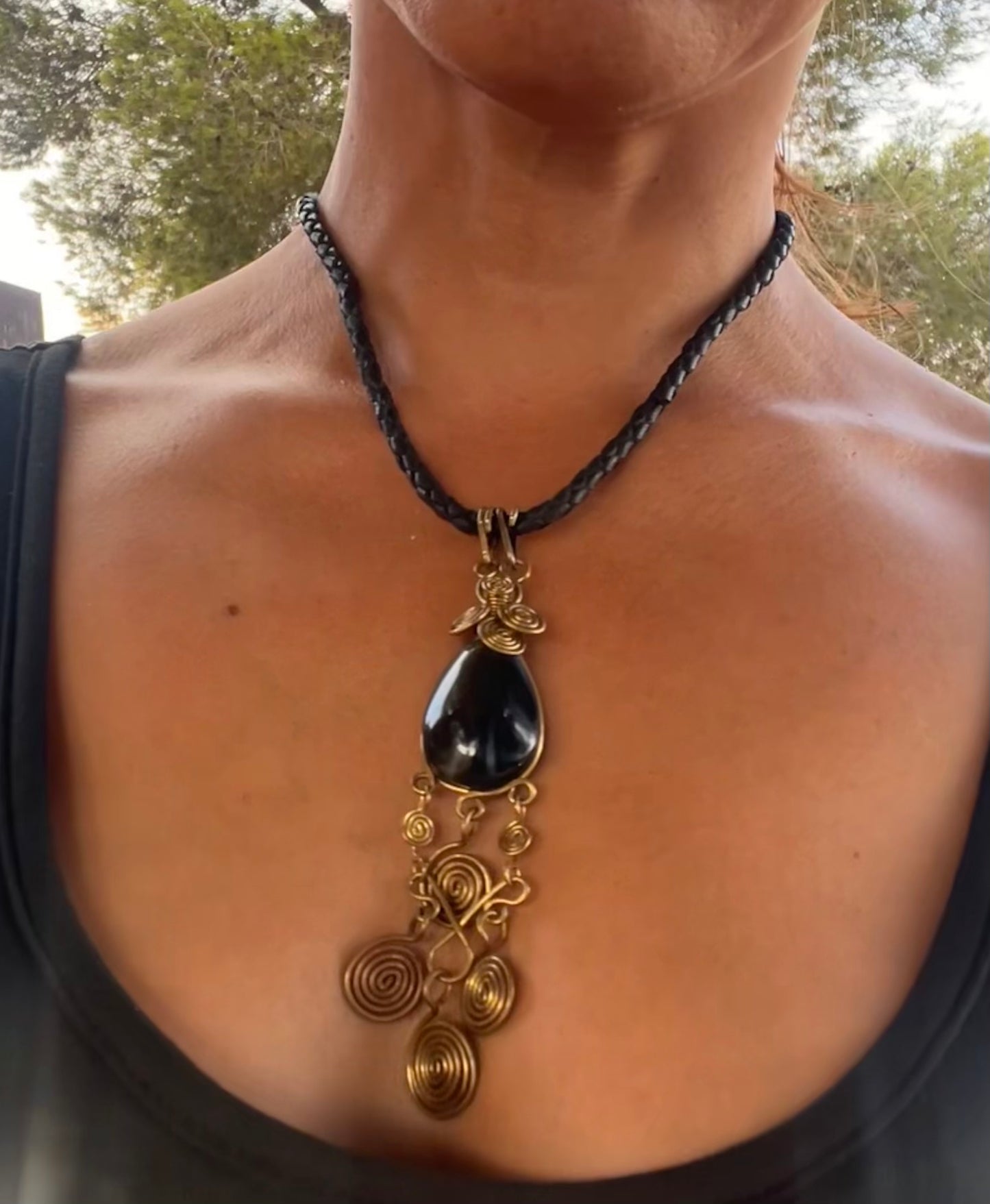 Precioso collar trenzado negro cuero vegano dije obsidiana hecho a mano