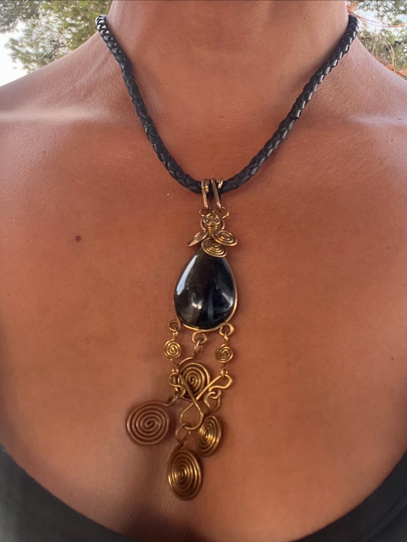 Precioso collar trenzado negro cuero vegano dije obsidiana hecho a mano