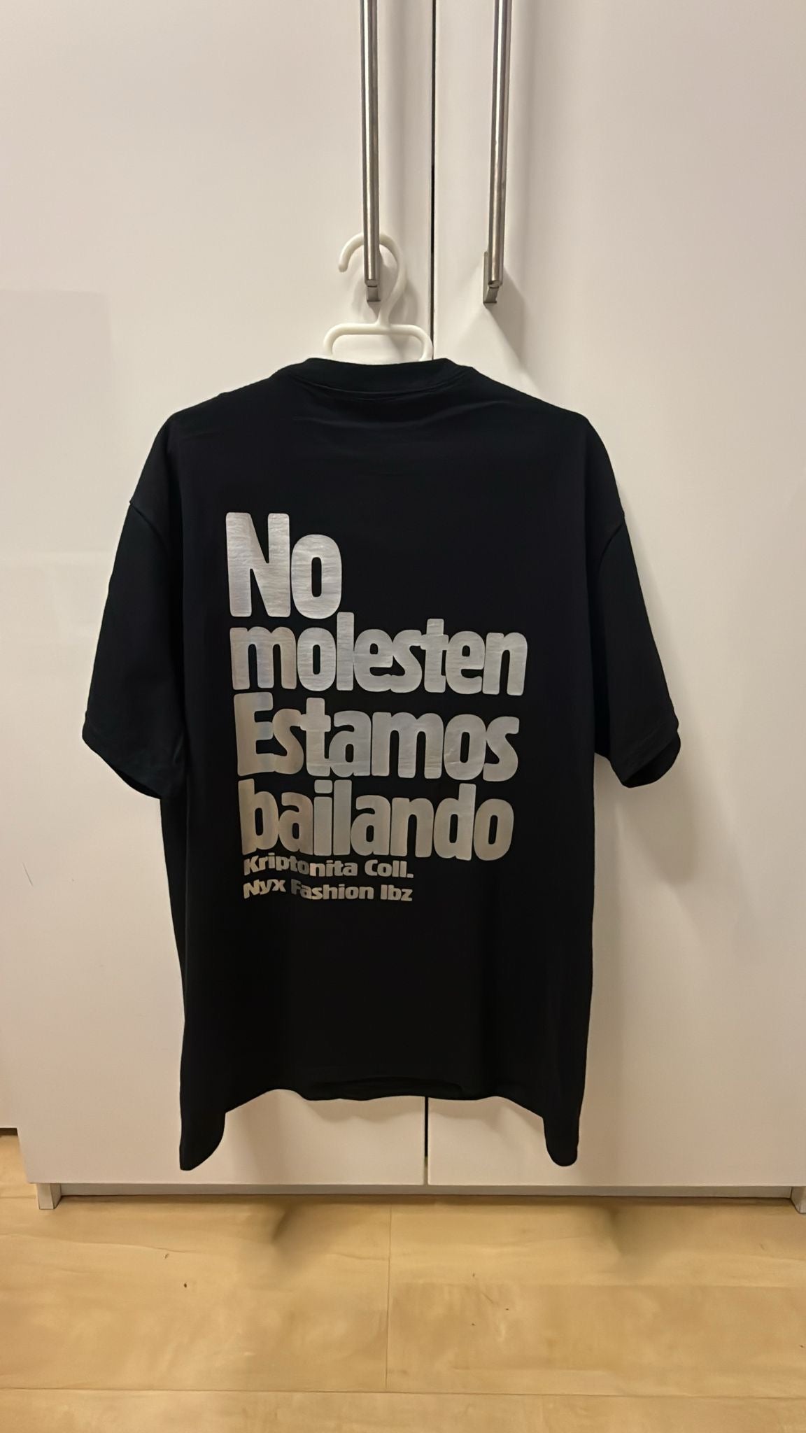 Camiseta No molesten estamos bailando Kriptonita Coll.